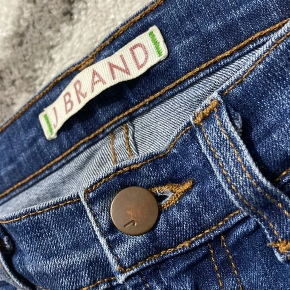 J BRAND Jeans Antigua Cropped Jeans Size 26 Zipper Back Summer Y2K Capri